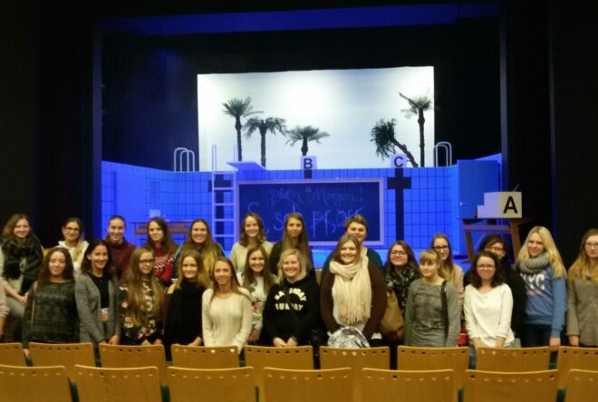 Gruppenfoto beim Besuch des Kindermusical "Urmel aus dem Eis"