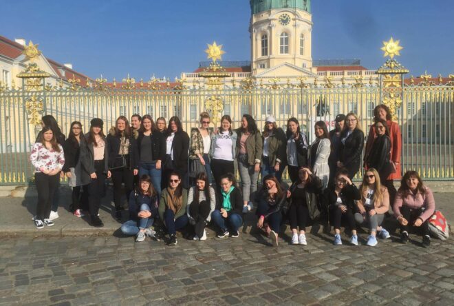 Gruppenfoto vorm Schloss Charlottenburg