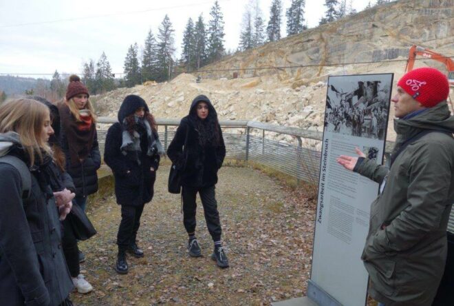 Schüler der S11 beim Besuch der KZ-Gedenkstätte Flossenbürg