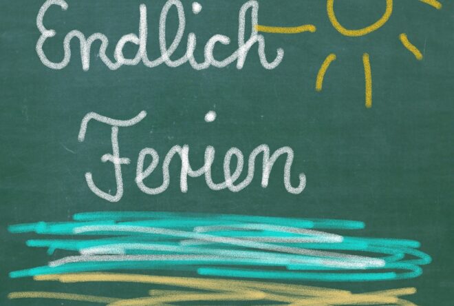 Tafel mit "Endlich Ferien"