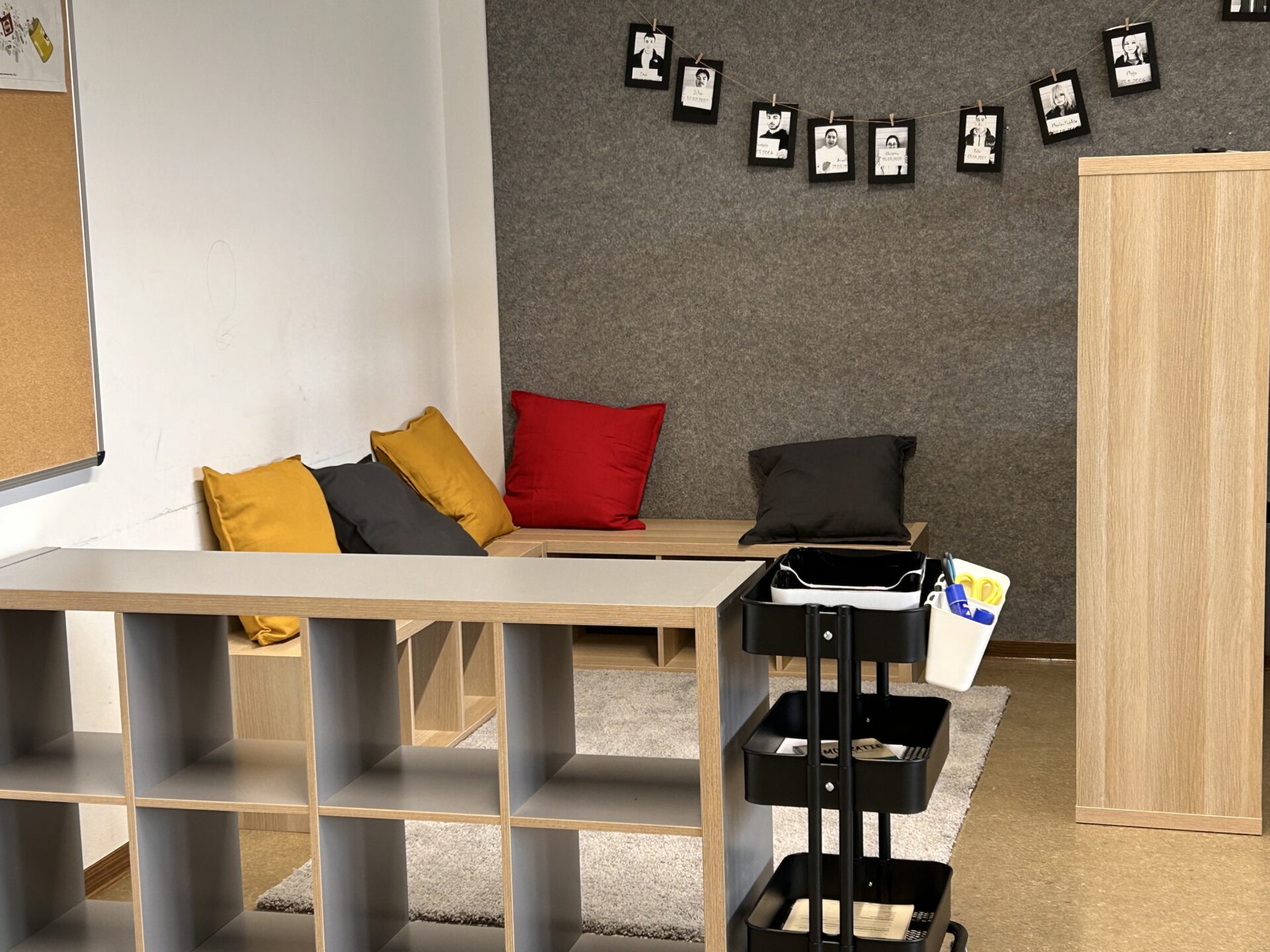 Lese- und Lernecke im BVJ Klassenzimmer