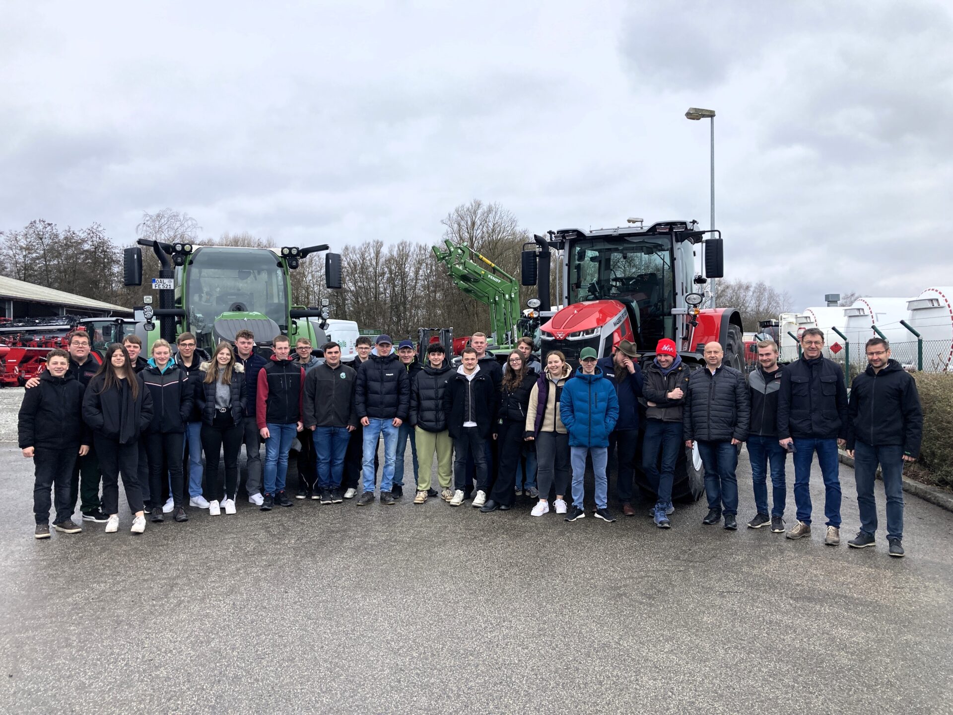 Das BGJ Landwirte besucht die BayWa-Technik in Straubing!