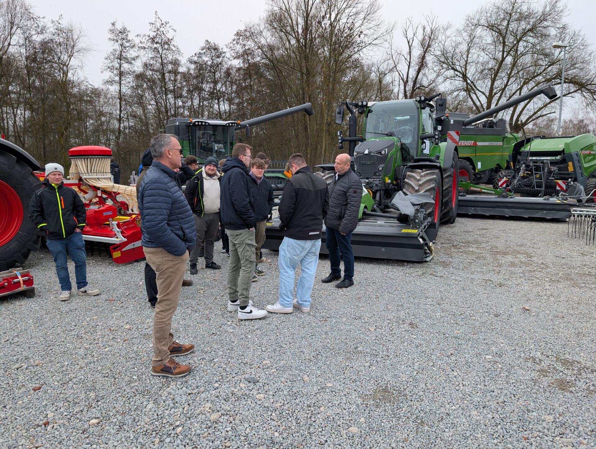 Die BGJ Klassen der Landwirtschaft besuchen die Baywa in Straubing